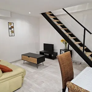 https://maison-de-village-en-sainte-tulle.fr-provencehotel.com